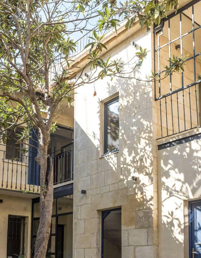 Sous Le Neflier Bed & Breakfast Nîmes Eksteriør bilde