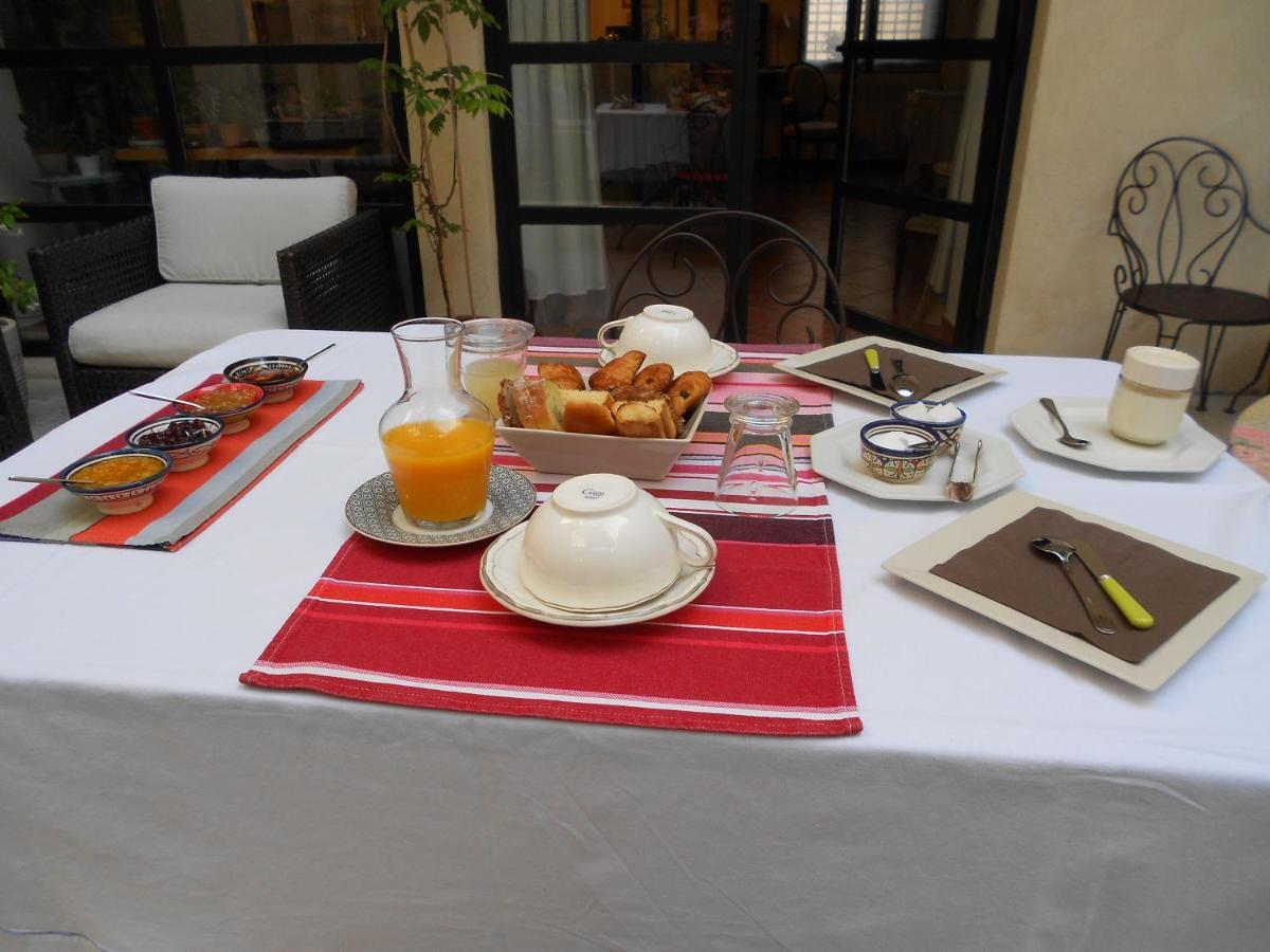 Sous Le Neflier Bed & Breakfast Nîmes Eksteriør bilde