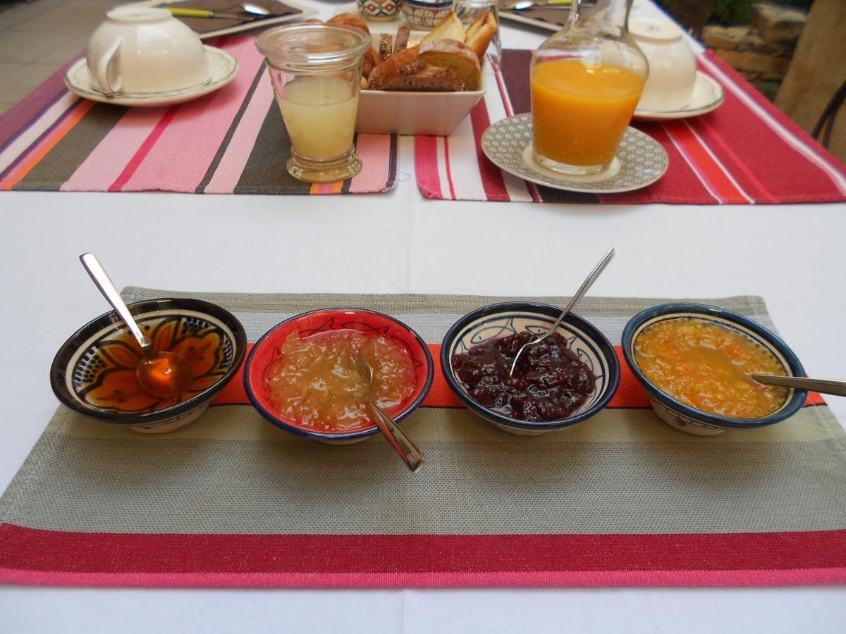 Sous Le Neflier Bed & Breakfast Nîmes Eksteriør bilde