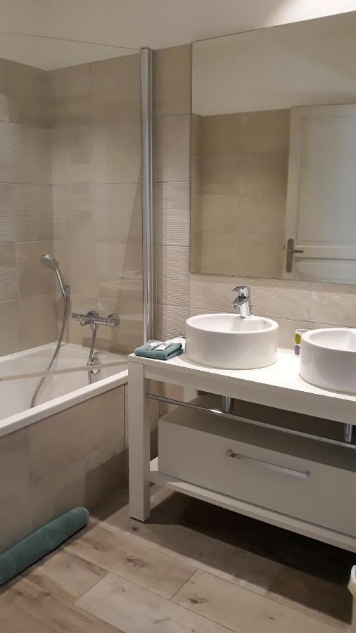 Sous Le Neflier Bed & Breakfast Nîmes Eksteriør bilde