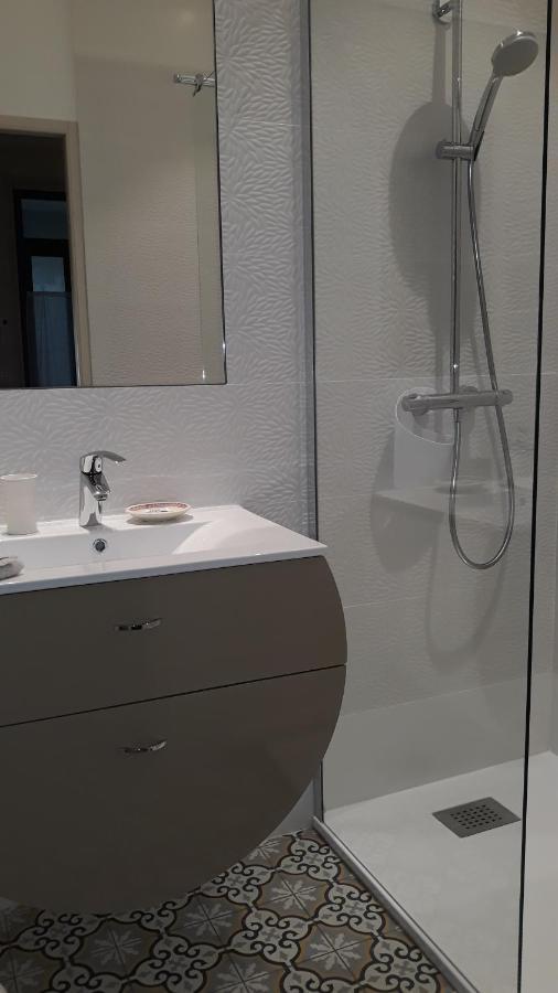 Sous Le Neflier Bed & Breakfast Nîmes Eksteriør bilde