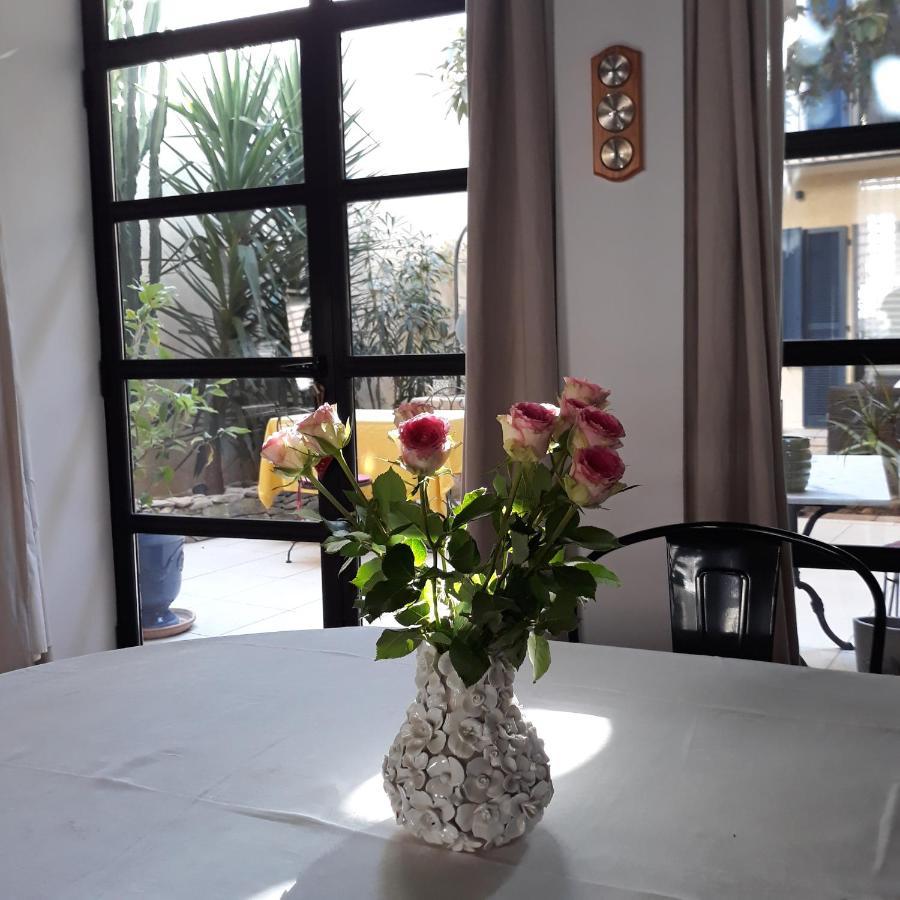 Sous Le Neflier Bed & Breakfast Nîmes Eksteriør bilde